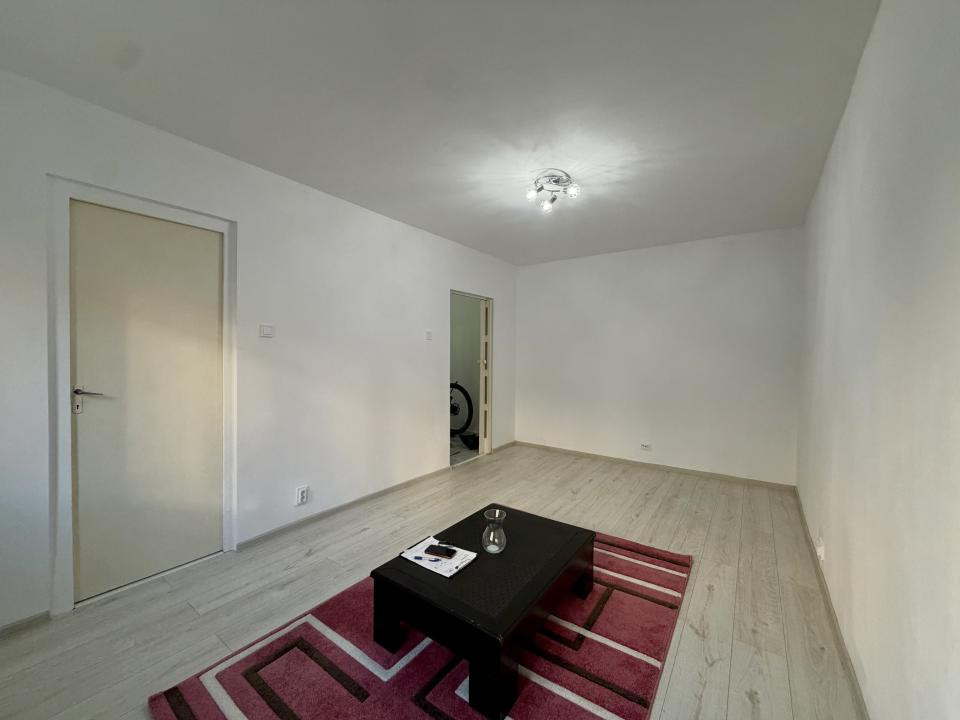 Apartament renovat, 1 camera, 28 mp utili, parter inalt- Zona Lipovei