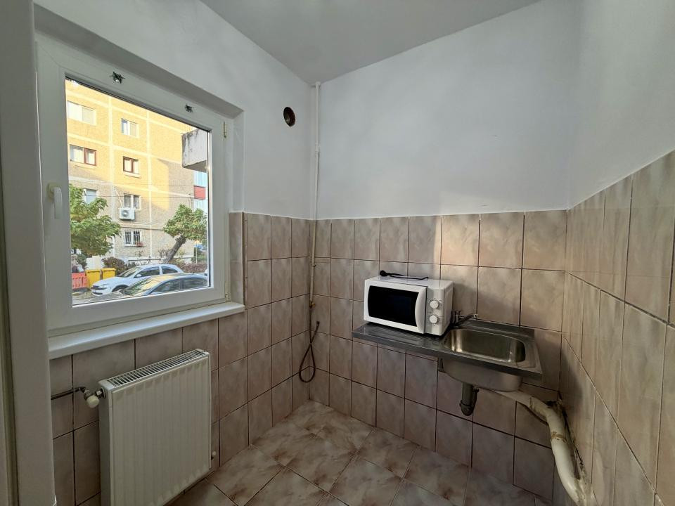 Apartament renovat, 1 camera, 28 mp utili, parter inalt- Zona Lipovei