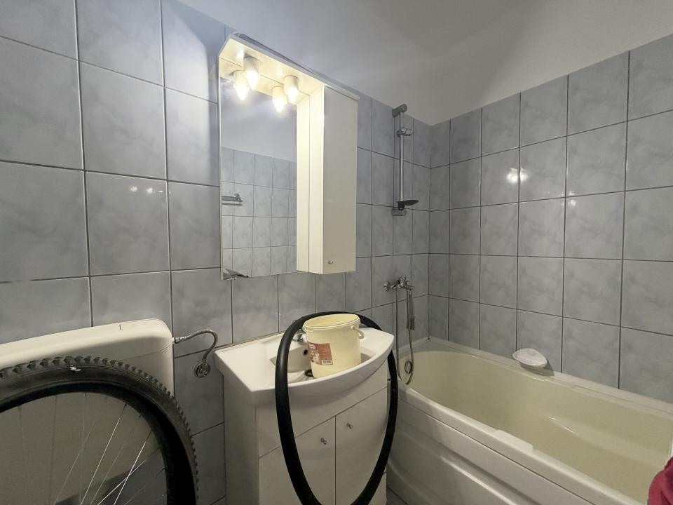Apartament renovat, 1 camera, 28 mp utili, parter inalt- Zona Lipovei