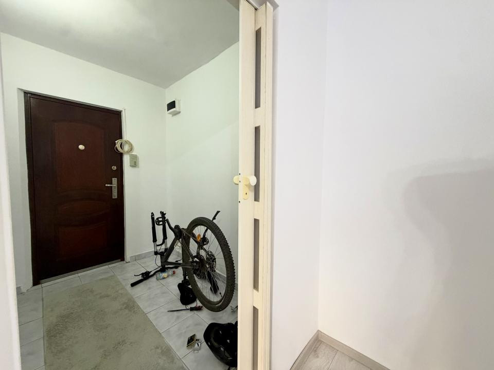 Apartament renovat, 1 camera, 28 mp utili, parter inalt- Zona Lipovei