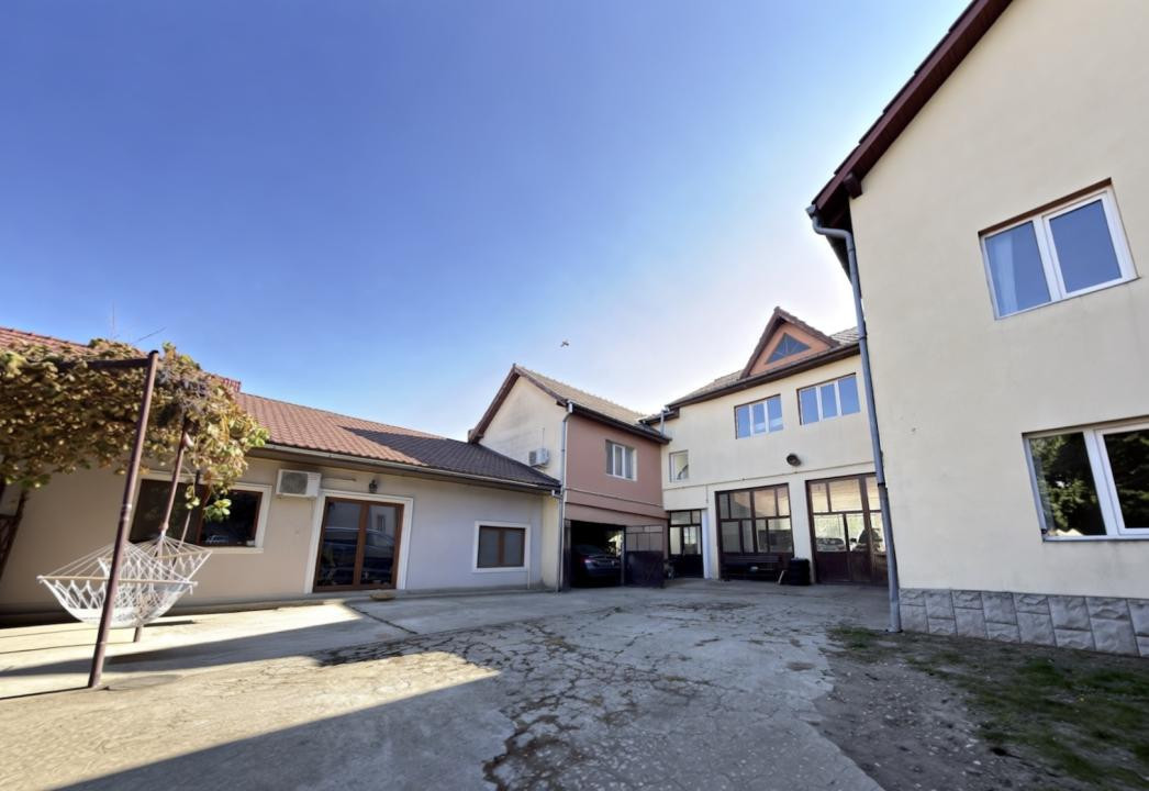Casa individuala P+E+M cu 7 camere, garaj 140mp, 1084mp teren - Timisoara