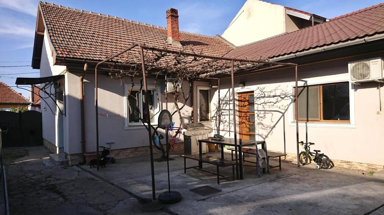Casa individuala P+E+M cu 7 camere, garaj 140mp, 1084mp teren - Timisoara
