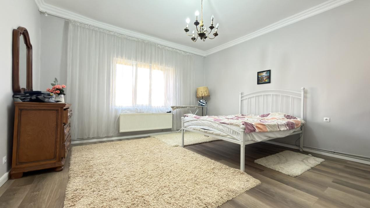 Casa individuala P+E+M cu 7 camere, garaj 140mp, 1084mp teren - Timisoara