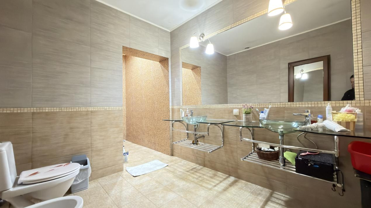 Casa individuala P+E+M cu 7 camere, garaj 140mp, 1084mp teren - Timisoara