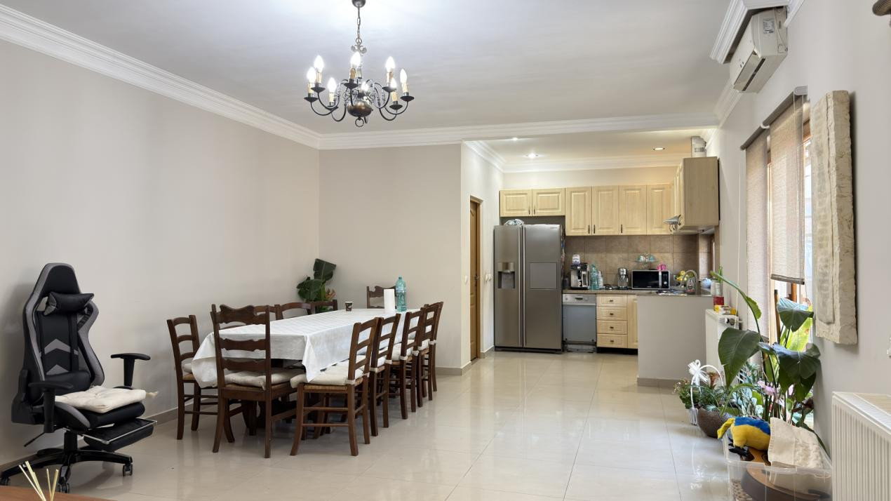 Casa individuala P+E+M cu 7 camere, garaj 140mp, 1084mp teren - Timisoara