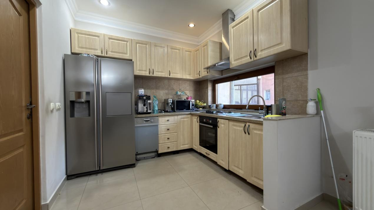 Casa individuala P+E+M cu 7 camere, garaj 140mp, 1084mp teren - Timisoara