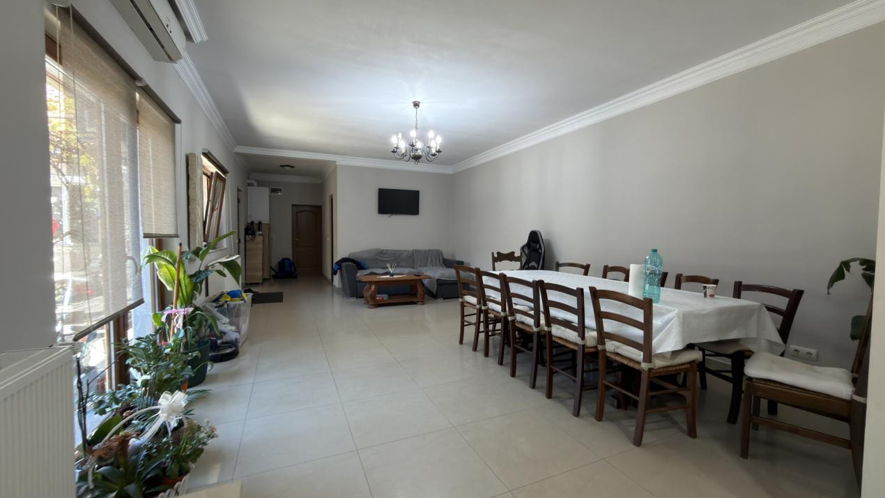 Casa individuala P+E+M cu 7 camere, garaj 140mp, 1084mp teren - Timisoara
