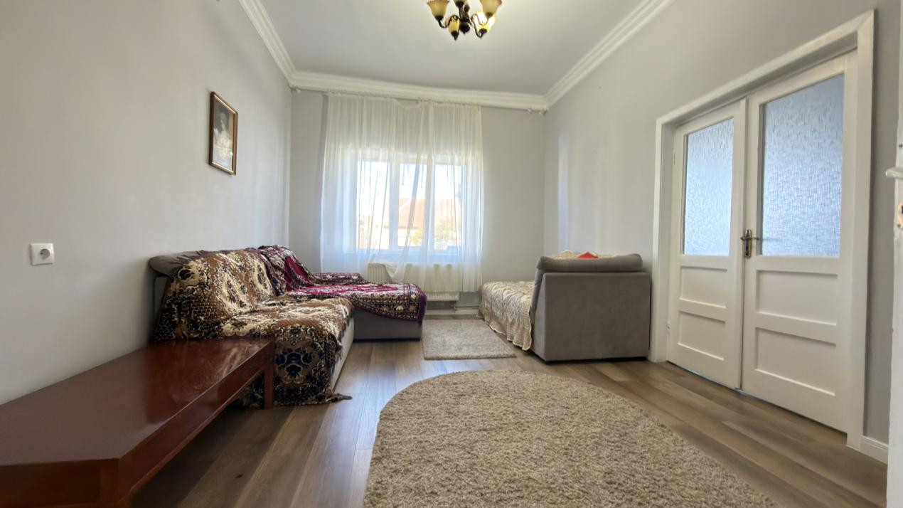 Casa individuala P+E+M cu 7 camere, garaj 140mp, 1084mp teren - Timisoara