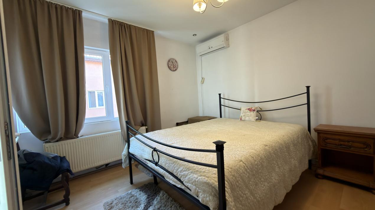 Casa individuala P+E+M cu 7 camere, garaj 140mp, 1084mp teren - Timisoara