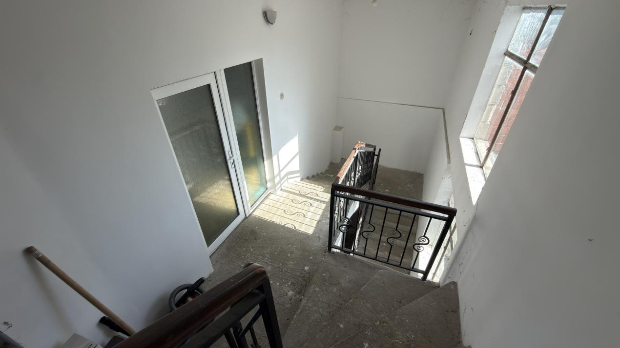 Casa individuala P+E+M cu 7 camere, garaj 140mp, 1084mp teren - Timisoara