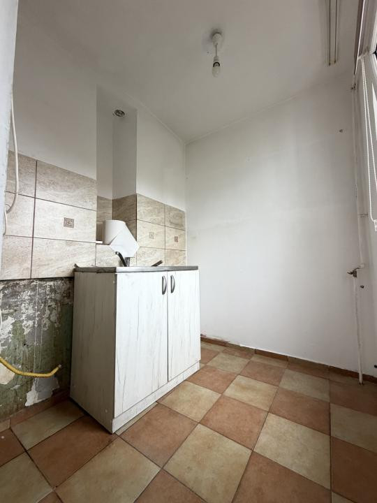 Apartament 3 camere, 44mp utili, etaj 4 - Piata Doina