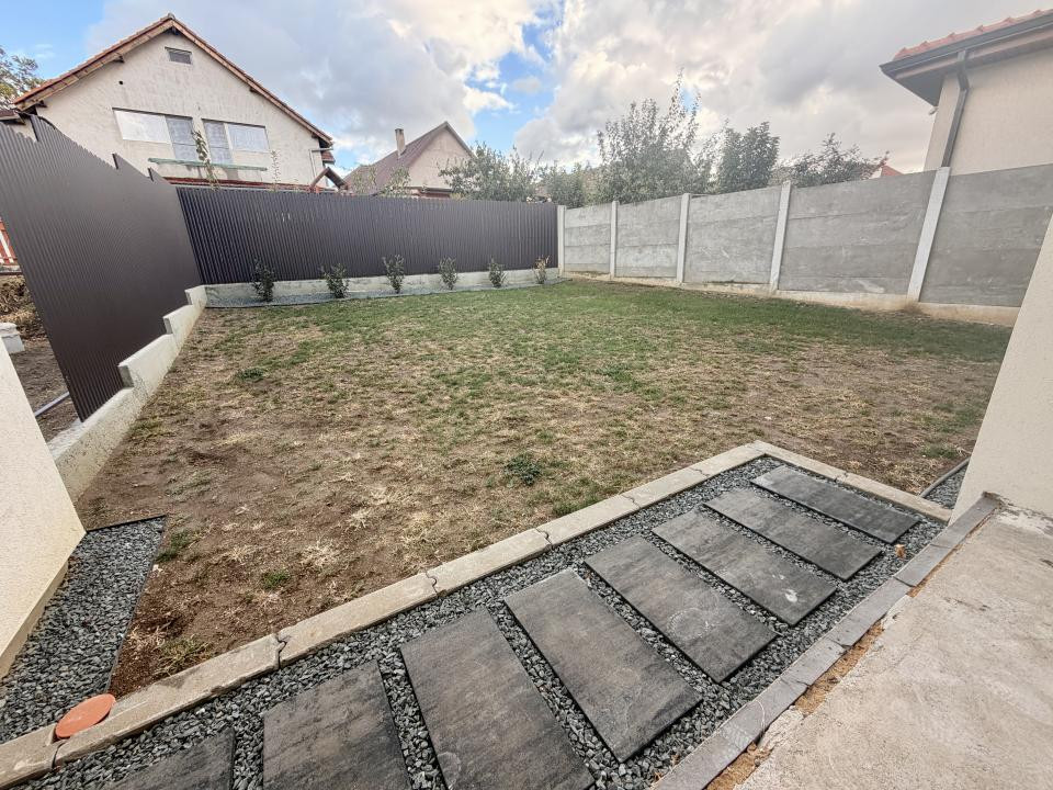 1/2 Duplex cu 4 camere - zona linistita in Giarmata Mare