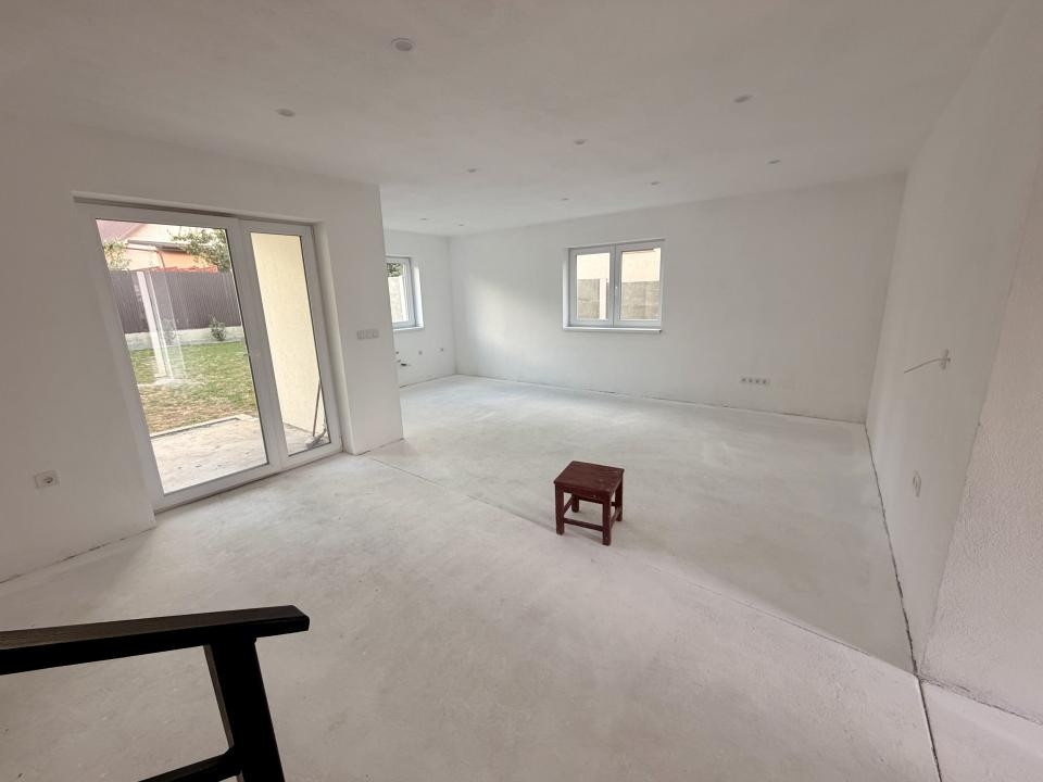 1/2 Duplex cu 4 camere - zona linistita in Giarmata Mare