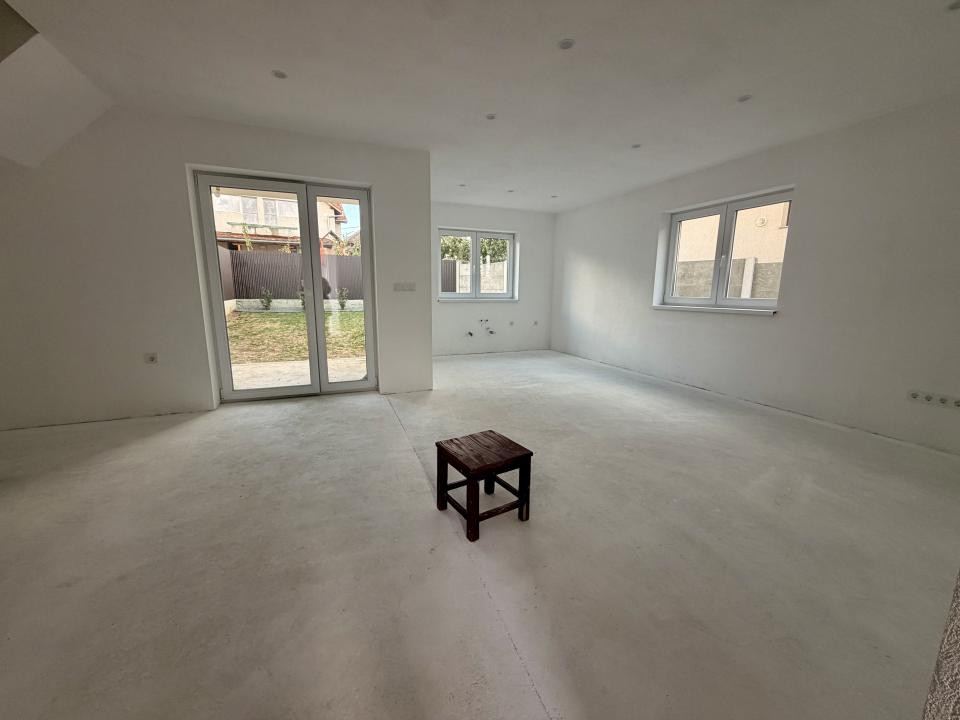 1/2 Duplex cu 4 camere - zona linistita in Giarmata Mare