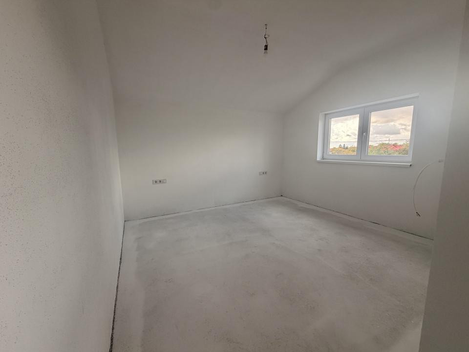 1/2 Duplex cu 4 camere - zona linistita in Giarmata Mare