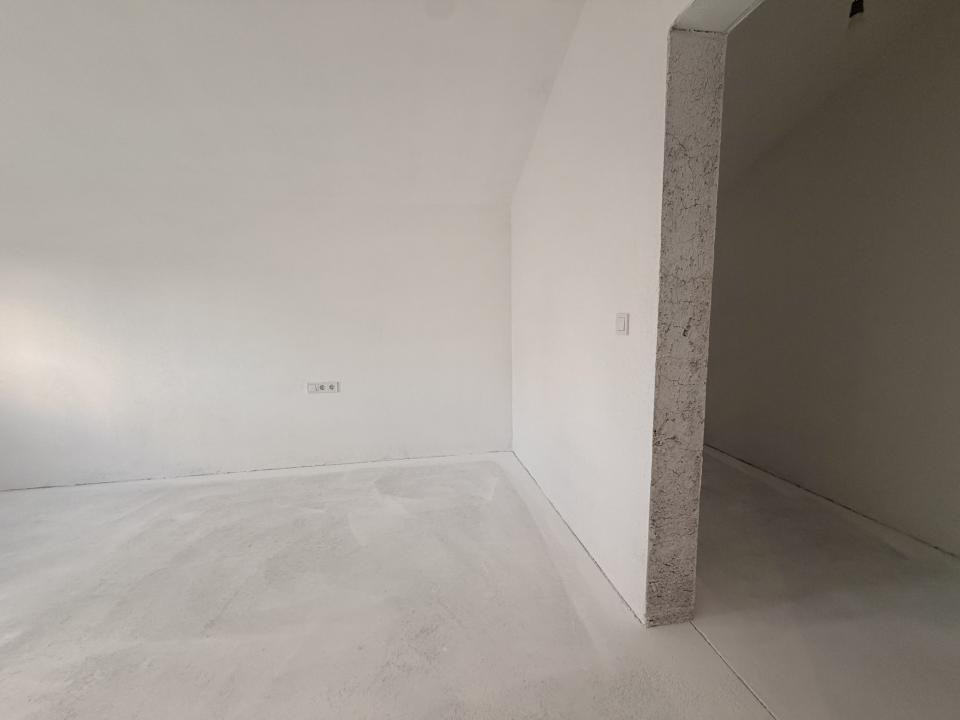 1/2 Duplex cu 4 camere - zona linistita in Giarmata Mare