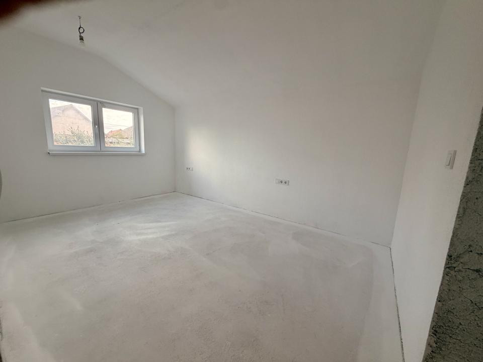 1/2 Duplex cu 4 camere - zona linistita in Giarmata Mare