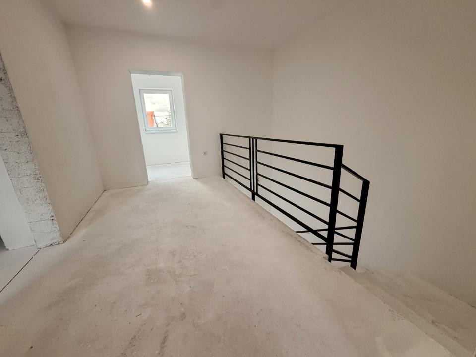 1/2 Duplex cu 4 camere - zona linistita in Giarmata Mare