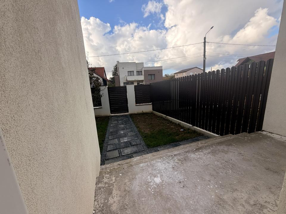 1/2 Duplex cu 4 camere - zona linistita in Giarmata Mare