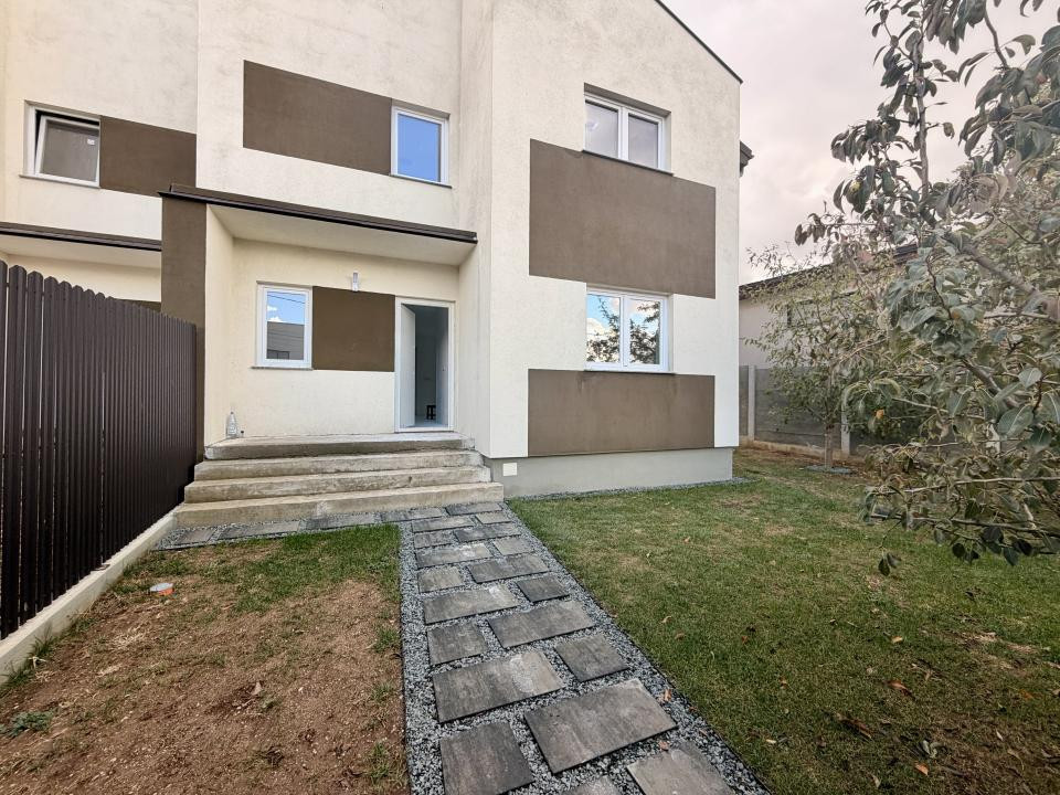 1/2 Duplex cu 4 camere - zona linistita in Giarmata Mare