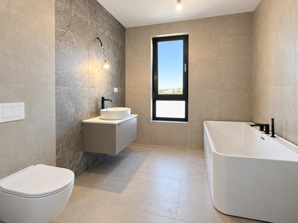 Apartament cu 3 camere, 67 utili, etaj 5, lift-Aradului