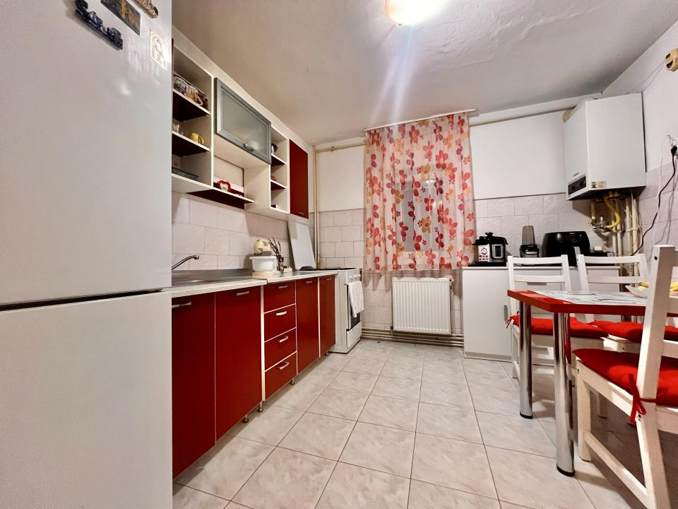 Apartament 3 camere, decomandat, 65 mp utili , etaj 2/4 -Girocului
