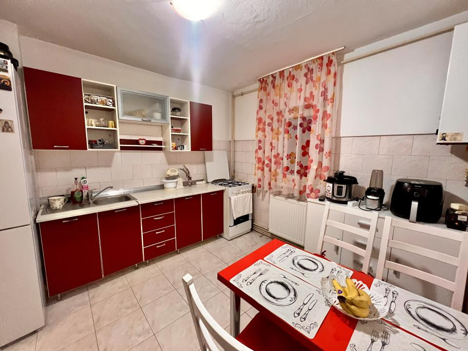 Apartament 3 camere, decomandat, 65 mp utili , etaj 2/4 -Girocului