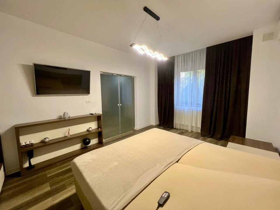 Apartament 3 camere, decomandat, 77 mp utili , parter - Zona Lipovei