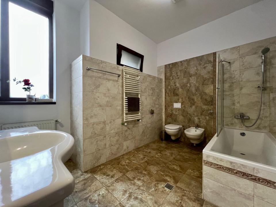 Apartament 3 camere, decomandat, 77 mp utili , parter - Zona Lipovei
