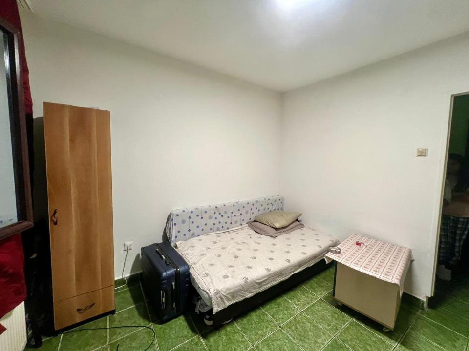 Garsoniera , 18 mp, etaj 1/4, baie proprie - Zona UMT