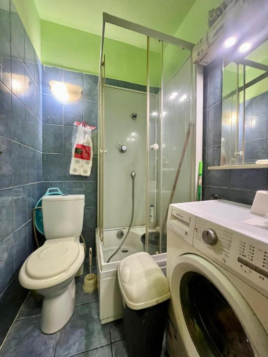 Garsoniera , 18 mp, etaj 1/4, baie proprie - Zona UMT