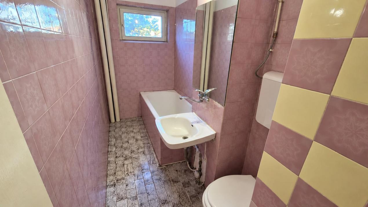 Apartament cu o camera, 32,5 mp utili, etaj 1 - Complexul Studentesc