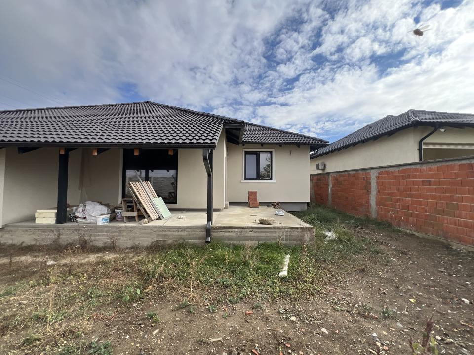 Duplex, 4 camere, 98 mp utili, 312 teren, panouri fotovoltaice - Giroc