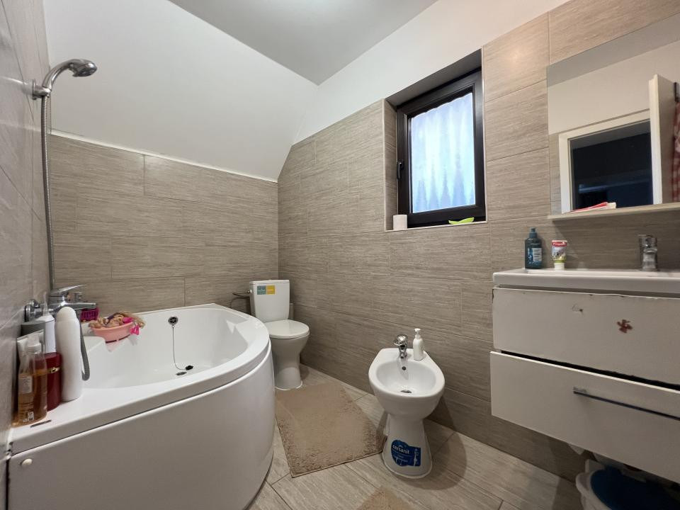 Casa individuala, 5 camere, 96 mp utili, 230 teren, mobilata - Giroc