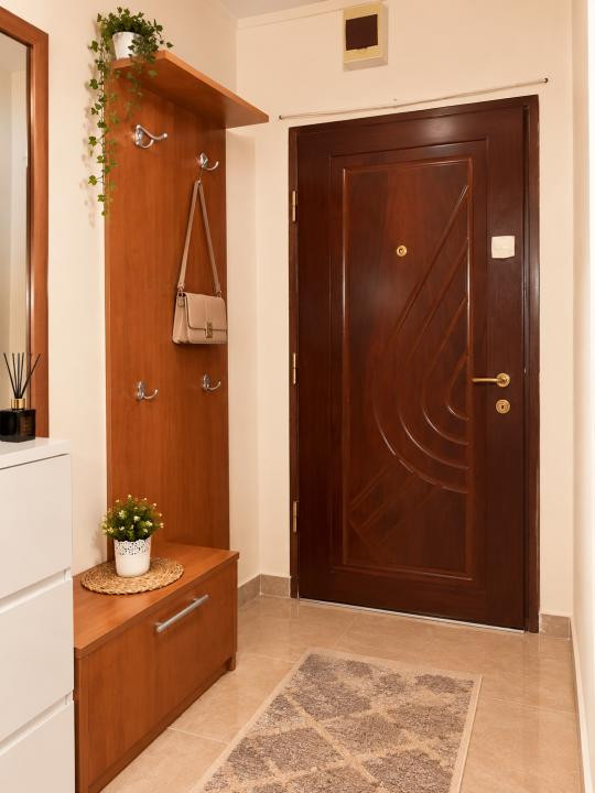 Apartament 1 camera, mobilat 22 mp, etaj 3 - Buziasului