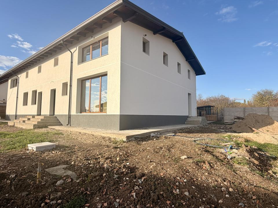 Proiect spatios, atipic, 5 camere - duplex in vatra veche - Giarmata Mare