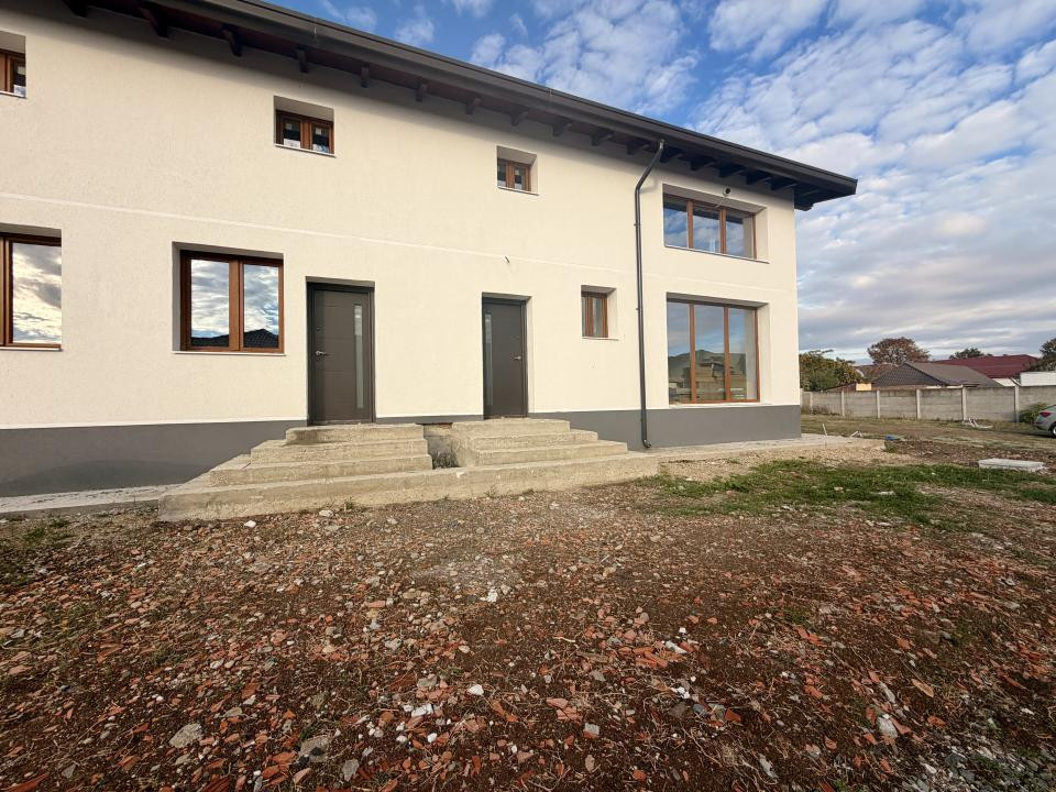 Proiect spatios, atipic, 5 camere - duplex in vatra veche - Giarmata Mare