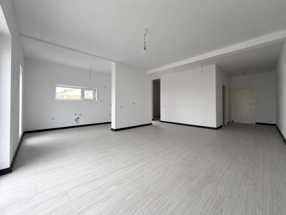 Duplex 3 camere, parter, 90mp utili, 310mp teren, terasa 14mp-Sag