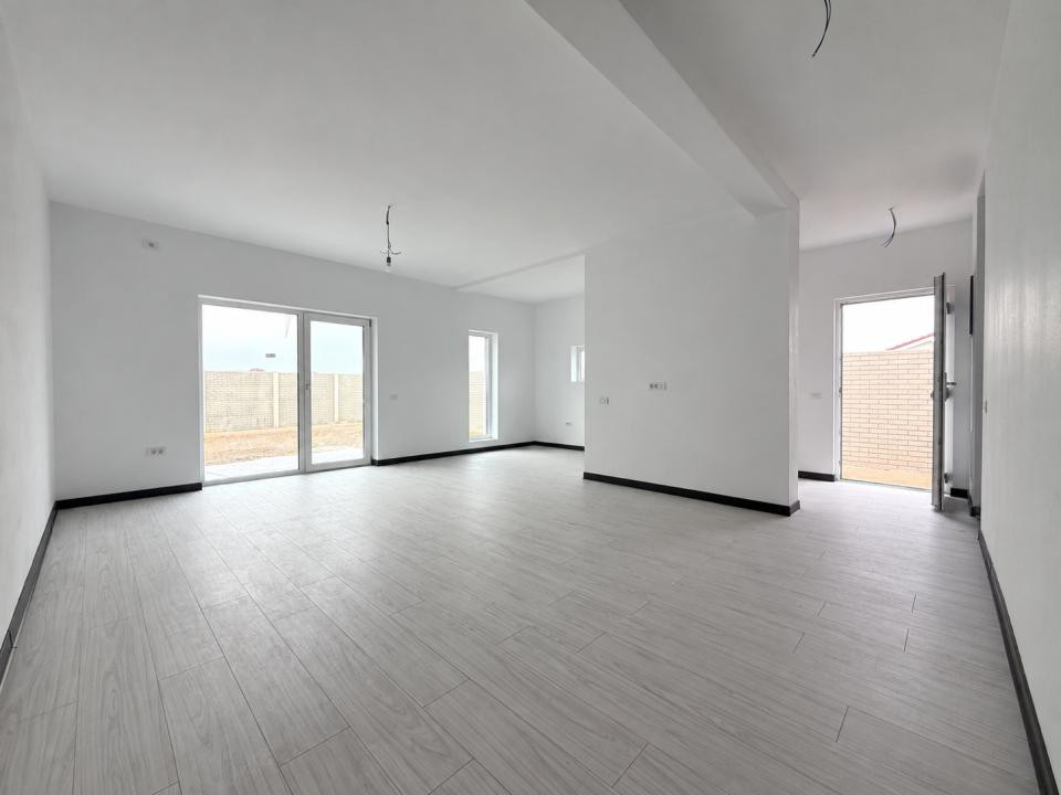 Duplex 3 camere, parter, 90mp utili, 310mp teren, terasa 14mp-Sag
