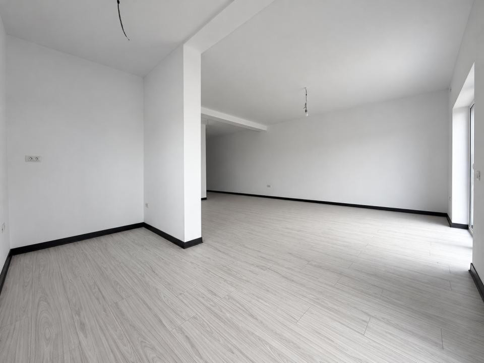 Duplex 3 camere, parter, 90mp utili, 310mp teren, terasa 14mp-Sag
