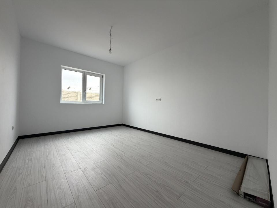 Duplex 3 camere, parter, 90mp utili, 310mp teren, terasa 14mp-Sag