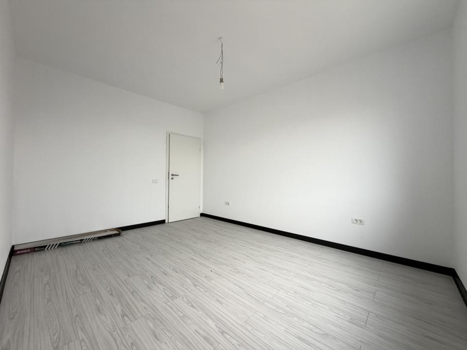Duplex 3 camere, parter, 90mp utili, 310mp teren, terasa 14mp-Sag
