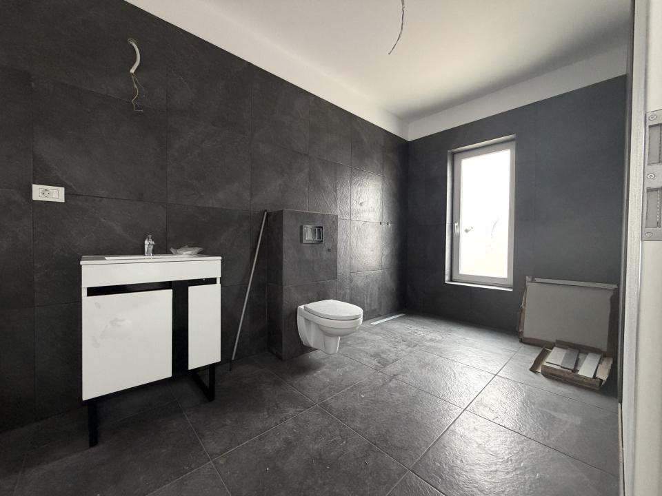 Duplex 3 camere, parter, 90mp utili, 310mp teren, terasa 14mp-Sag