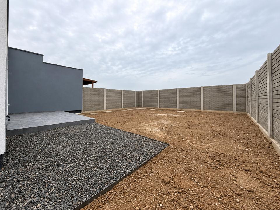 Duplex 3 camere, parter, 90mp utili, 310mp teren, terasa 14mp-Sag