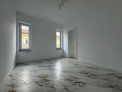 Duplex pe parter cu 4 camere, 100mp utili, teren 445mp -Sanandrei  