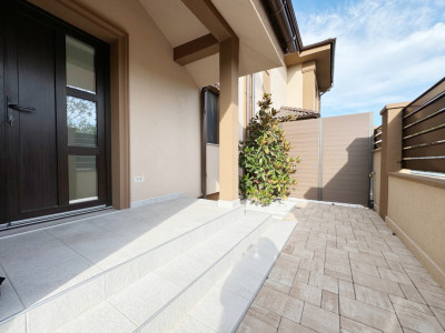 Casa P+1, 5 camere, 130 mp utili + 25mp terasa + 250 mp teren -Giroc