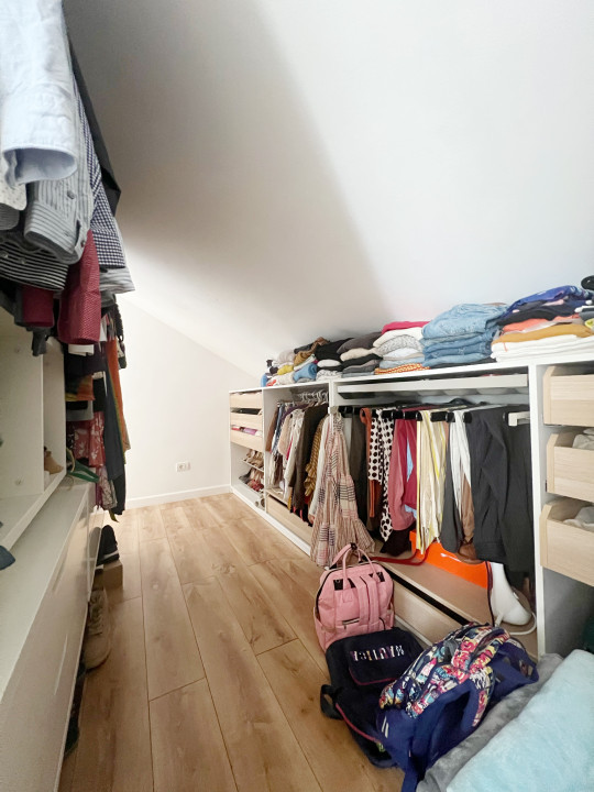 Apartament 3 camere, decomandat, 115mp, terase 26mp, etajul 3, în Giroc/Planete 