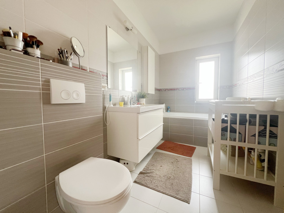 Apartament 3 camere, decomandat, 115mp, terase 26mp, etajul 3, în Giroc/Planete 