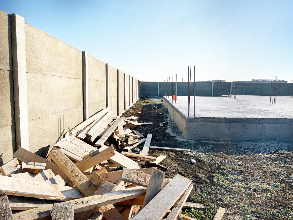 Duplex pe parter, 3 camere, 290mp teren, 82mp utili -  Sacalaz