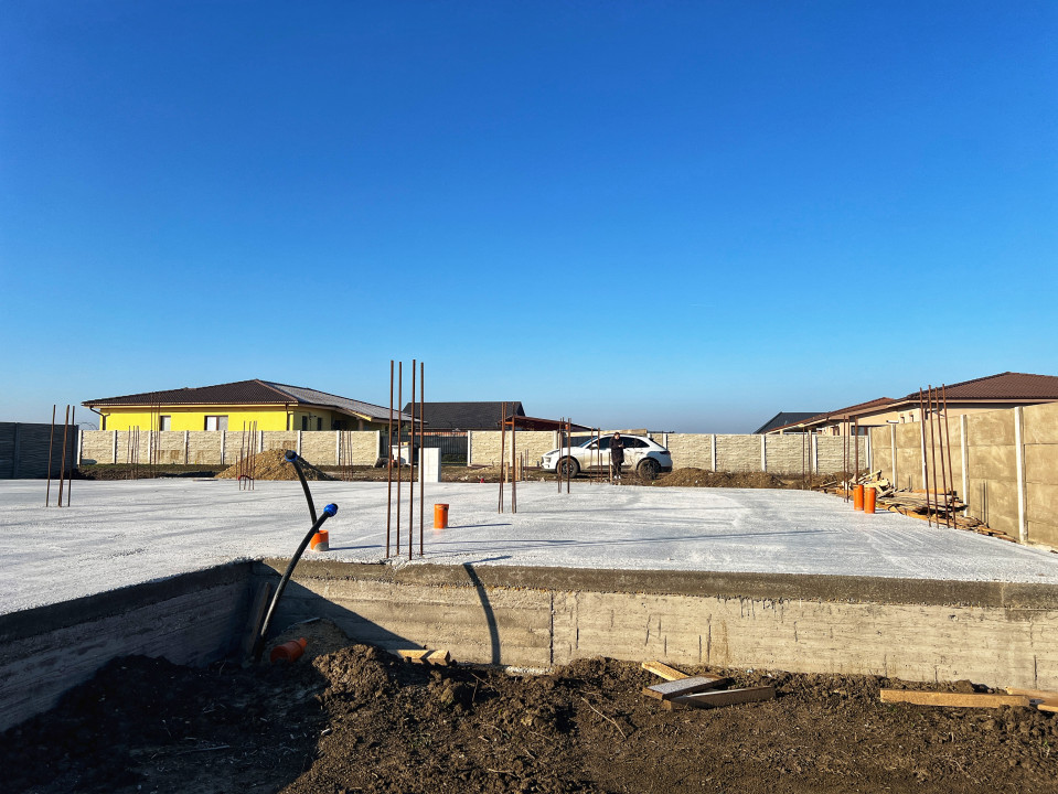 Duplex pe parter, 3 camere, 290mp teren, 82mp utili -  Sacalaz